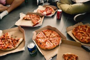 Mangiare pizza ogni tanto: ecco gli effetti su vitamina D e benessere